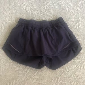 Lulu Lemon Hotty Hot Shorts 2.5” Navy size 4